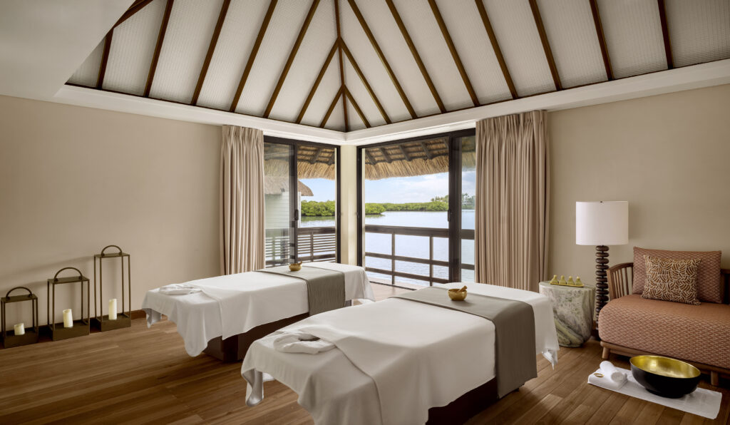 Four Seasons Mauritius at Anahita réinvente le bien-être sur pilotis 28 OSEYAN SPA DOUBLE TREATMENT ROOM LR