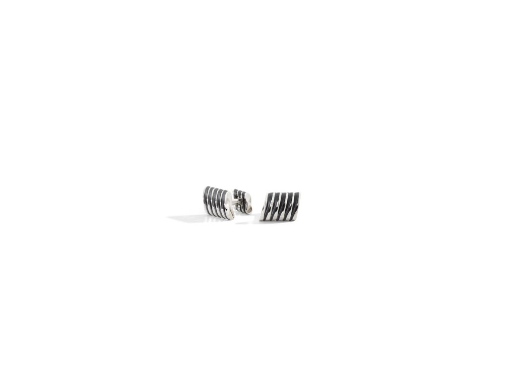 Vhernier réinvente Coucher du Soleil, ou l’art de faire vibrer la lumière 32 VHT01826PS141 COUCHER DU SOLEIL ENDLESS cufflinks in white gold black titanium