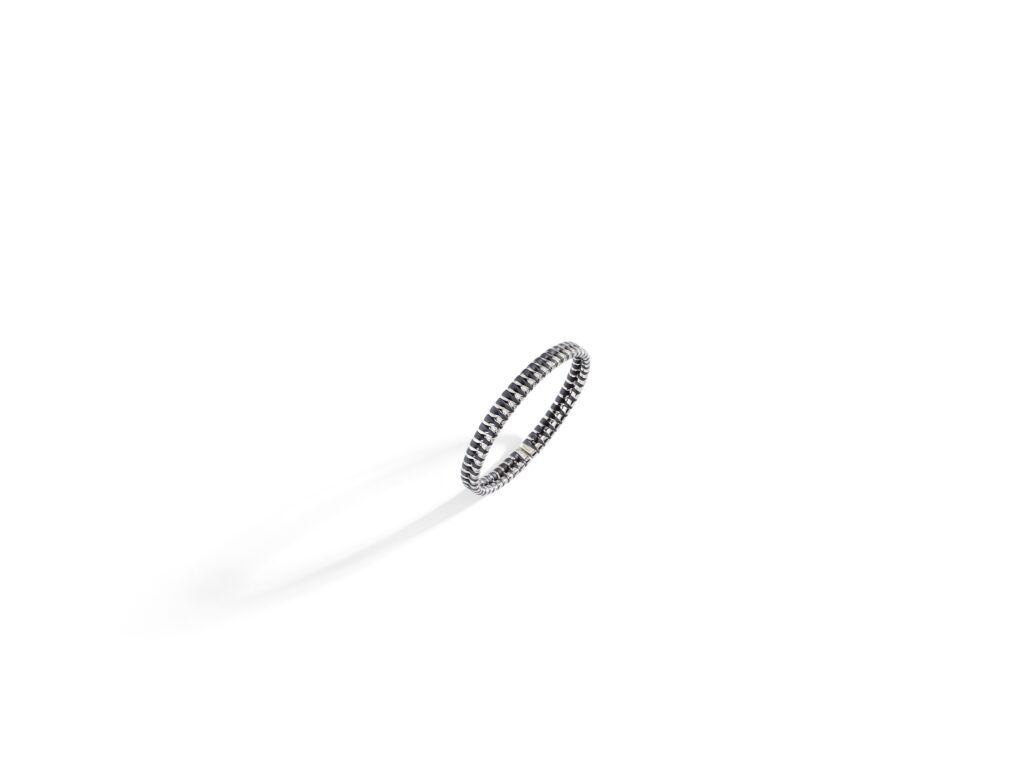 Vhernier réinvente Coucher du Soleil, ou l’art de faire vibrer la lumière 33 VHTG1824BR320 COUCHER DU SOLEIL ENDLESS bracelet in white gold diamonds black titanium
