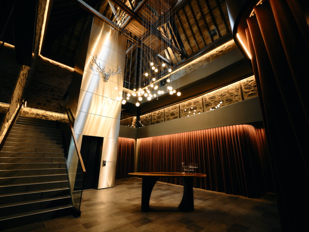 The Dalmore transforme sa distillerie des Highlands en expérience culturelle immersive 34 02 02 26 DALMORE TEASER 4340