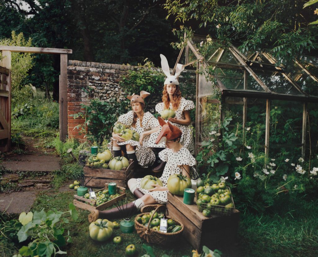 La betterave, le fenouil, le butternut : Jo Malone London descend au potager 29 26B01 Brit Campaign Green Tomato Franchise sRGB 300