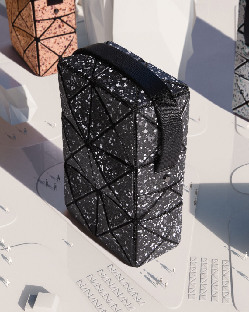 BAO BAO ISSEY MIYAKE imagine CITY, une géométrie urbaine en mouvement 25 BAOBAO 26SS city bk 4 5 0312