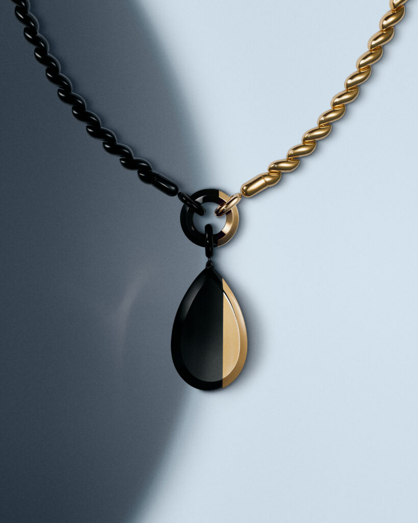 Boucheron et l'onyx : quand la pierre cesse d'être sertie 38 BOUCHERON GOLD 038 ONYX 14