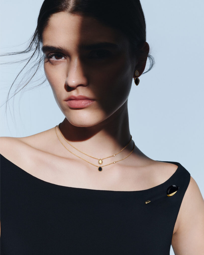 Boucheron et l'onyx : quand la pierre cesse d'être sertie 41 BOUCHERON GOLD 038 ONYX 17