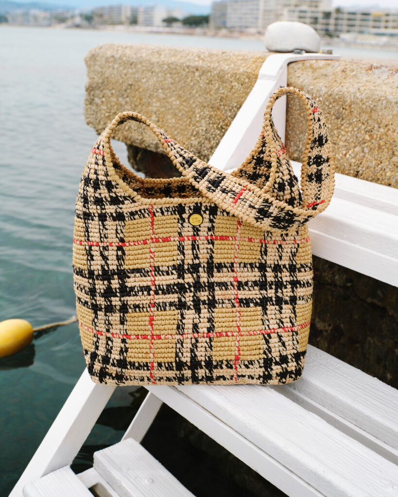 Burberry installe son motif Check sur la Riviera des Fitzgerald 28 Burberry x Belles Rives Hotel3