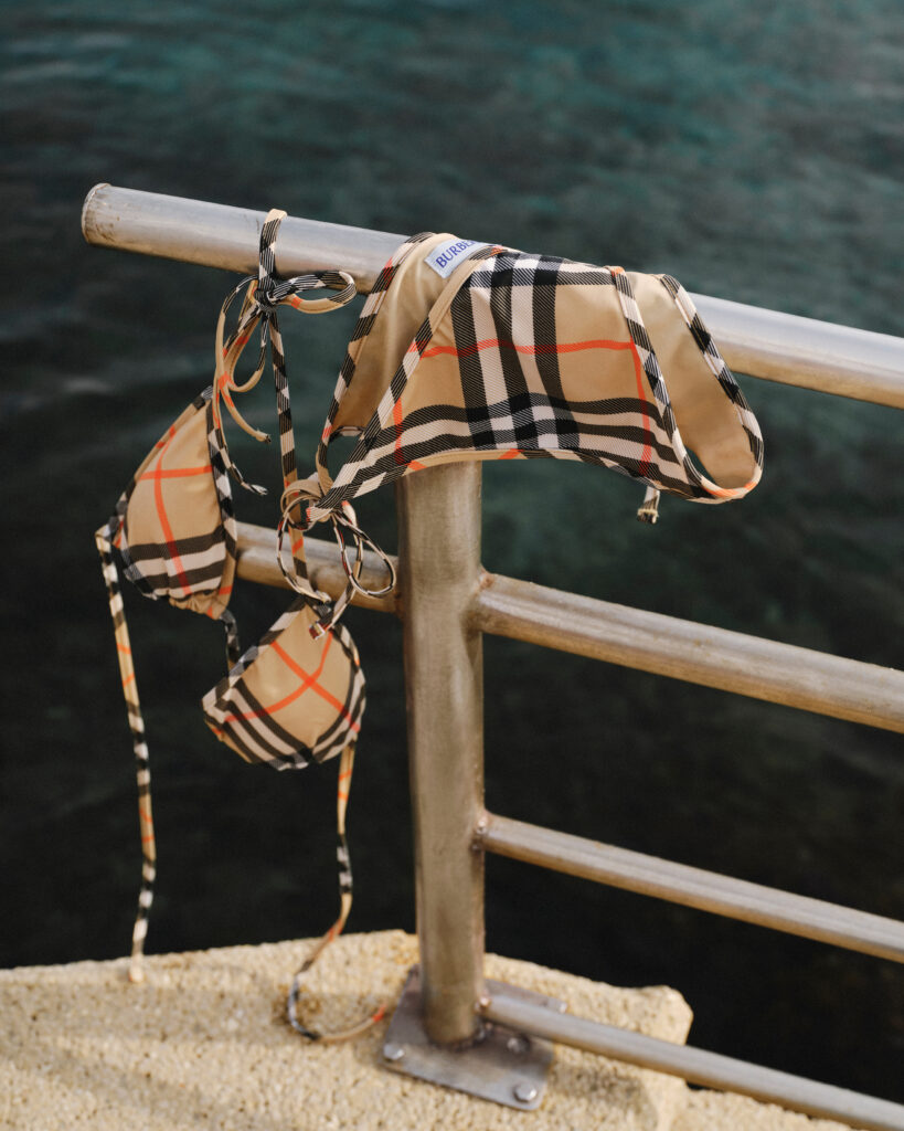 Burberry installe son motif Check sur la Riviera des Fitzgerald 29 Burberry x Belles Rives Hotel4