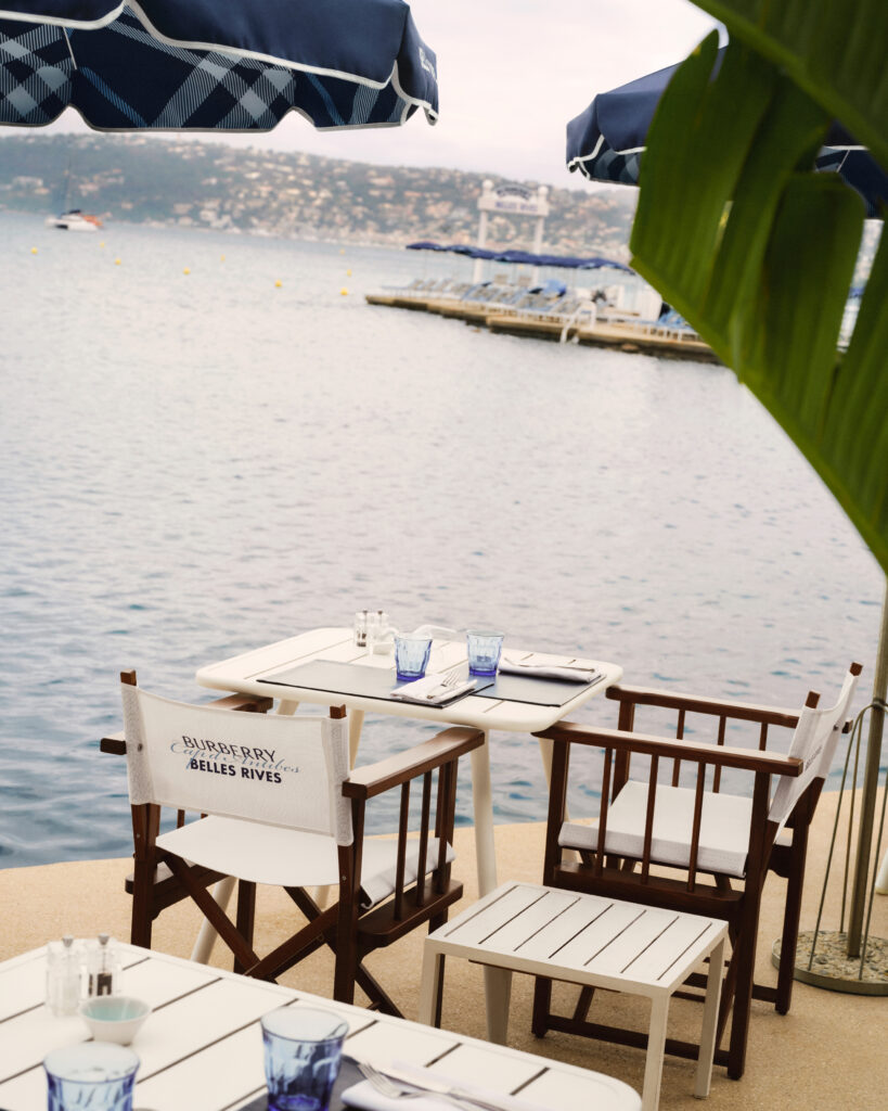 Burberry installe son motif Check sur la Riviera des Fitzgerald 31 Burberry x Belles Rives Hotel6