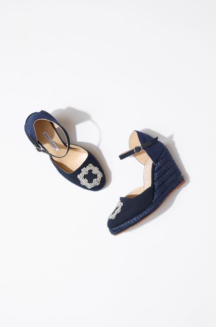 Manolo Blahnik réinterprète l’espadrille compensée avec Hangrillahi 25 Capture