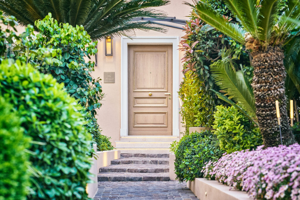 La Réserve de Beaulieu ou la Riviera française au rythme du temps long 27 Entree de la villa Mistinguett