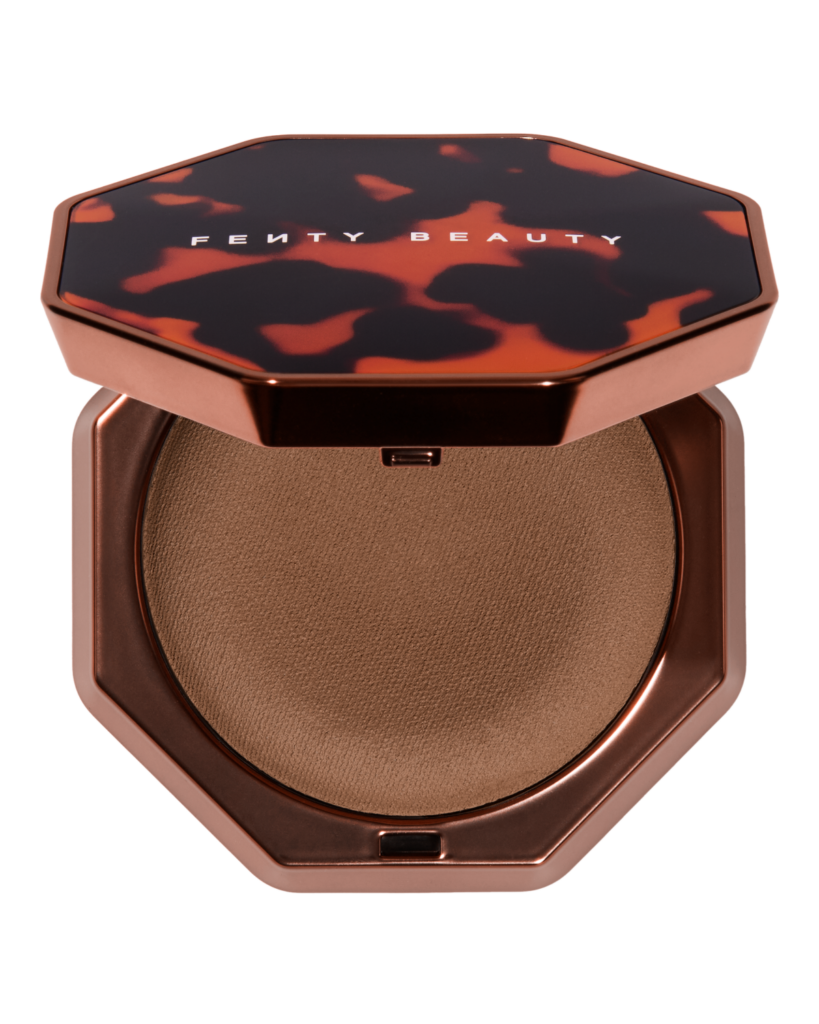 Fenty Beauty explore la texture comme langage avec le Sun Stalk’r Soufflé Pressed Mousse Cream Bronzer 38 FB SPR26 T2PRODUCT SILO SUNSTALKR SOUFFLE BRONZER BROWNBUTTR 1200X1500 72DPI
