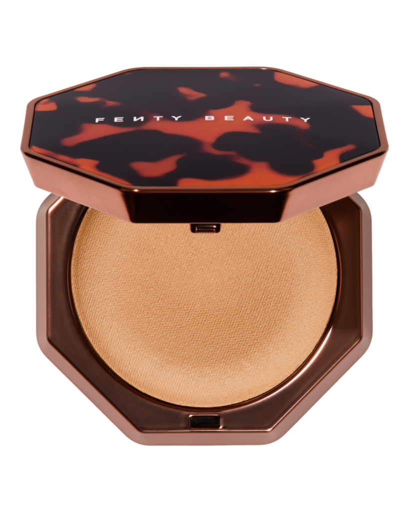 Fenty Beauty explore la texture comme langage avec le Sun Stalk’r Soufflé Pressed Mousse Cream Bronzer 39 FB SPR26 T2PRODUCT SILO SUNSTALKR SOUFFLE BRONZER CHURROTWIST 1200X1500 72DPI