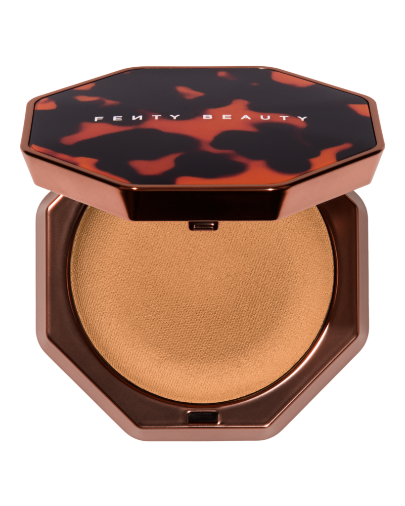 Fenty Beauty explore la texture comme langage avec le Sun Stalk’r Soufflé Pressed Mousse Cream Bronzer 41 FB SPR26 T2PRODUCT SILO SUNSTALKR SOUFFLE BRONZER MAPLEGLAZE 1200X1500 72DPI