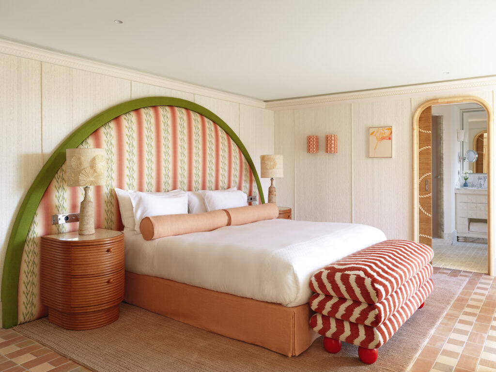 Au Byblos Saint-Tropez, Laura Gonzalez réintroduit la Méditerranée comme matière intérieure 26 Hotel Byblos Saint Tropez Chambre Double Deluxe 230©Stephan Julliard 1