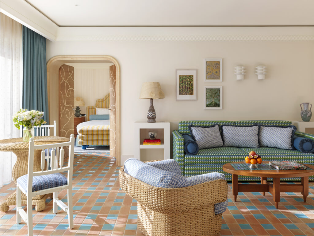 Au Byblos Saint-Tropez, Laura Gonzalez réintroduit la Méditerranée comme matière intérieure 36 Hotel Byblos Saint Tropez Suite Deluxe 229©Stephan Julliard 2