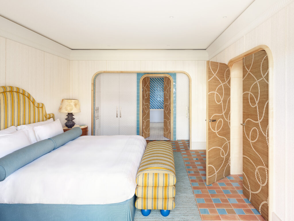 Au Byblos Saint-Tropez, Laura Gonzalez réintroduit la Méditerranée comme matière intérieure 37 Hotel Byblos Saint Tropez Suite Deluxe 229©Stephan Julliard 3
