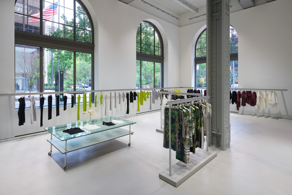 ISSEY MIYAKE au 45 Madison Avenue : le pli comme principe architectural 29 IM NOMAD NY 03