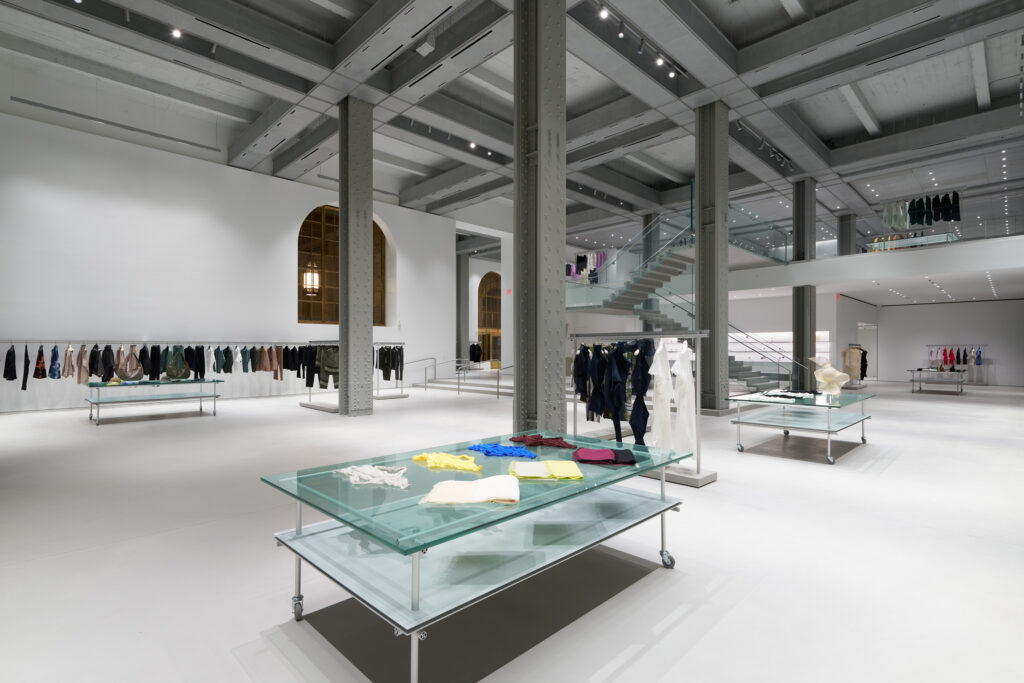 ISSEY MIYAKE au 45 Madison Avenue : le pli comme principe architectural 30 IM NOMAD NY 04