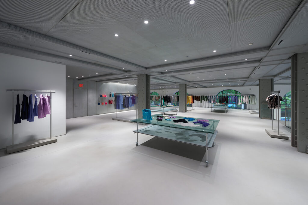 ISSEY MIYAKE au 45 Madison Avenue : le pli comme principe architectural 31 IM NOMAD NY 05