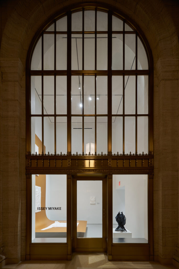 ISSEY MIYAKE au 45 Madison Avenue : le pli comme principe architectural 32 IM NOMAD NY 06