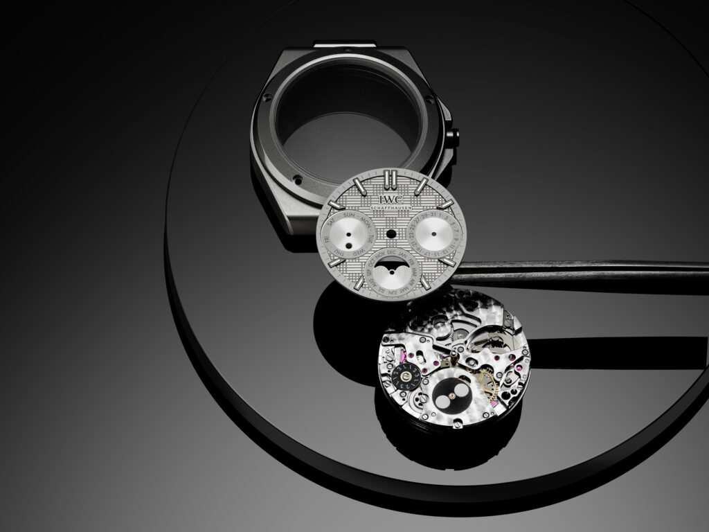 IWC Ingenieur Perpetual Calendar 41 : le temps long en titane 25 IW344904 assembly