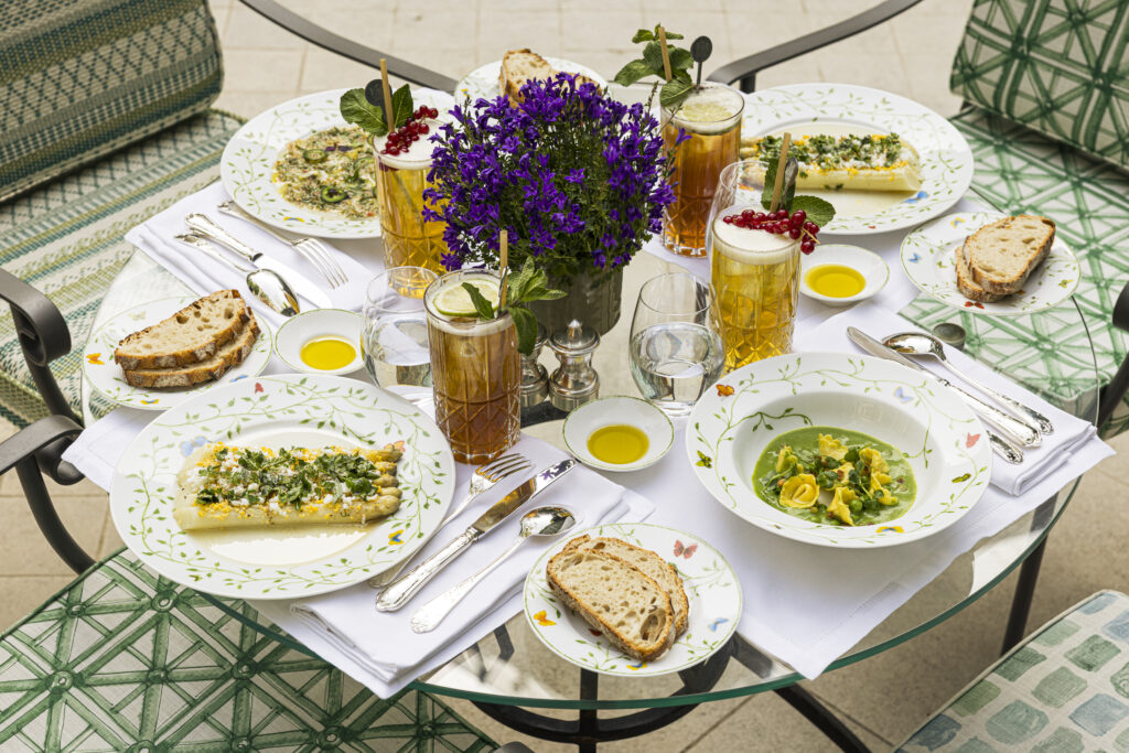 Le Jardin Français rouvre sa terrasse au Bristol Paris 59 Le Bristol Paris Jardin Francais ©Romain Ricard MO2a1