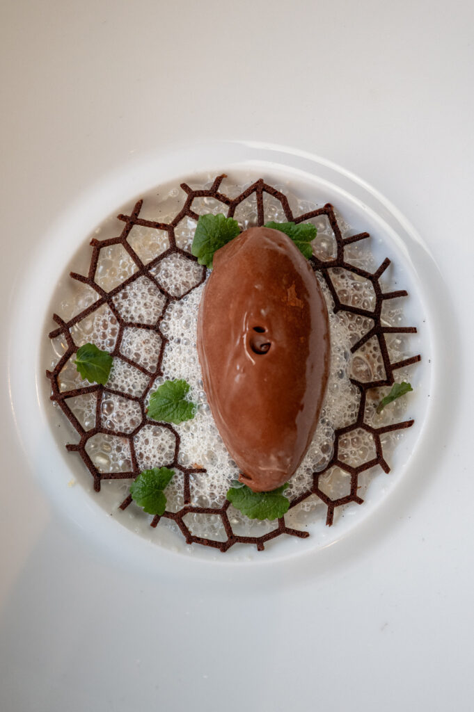 Aux Petits Parisiens, la cave est aussi une cuisine 36 LesPetitsParisiens assiettes 2x3 MarielleGaudry 026243