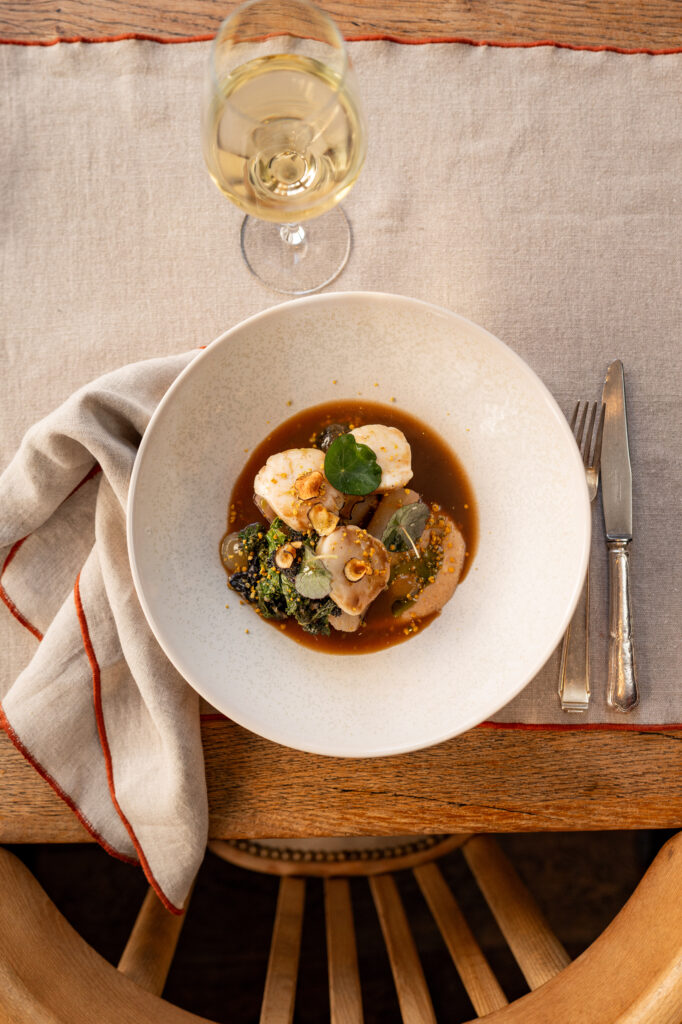 Aux Petits Parisiens, la cave est aussi une cuisine 37 LesPetitsParisiens assiettes 2x3 MarielleGaudry 026329
