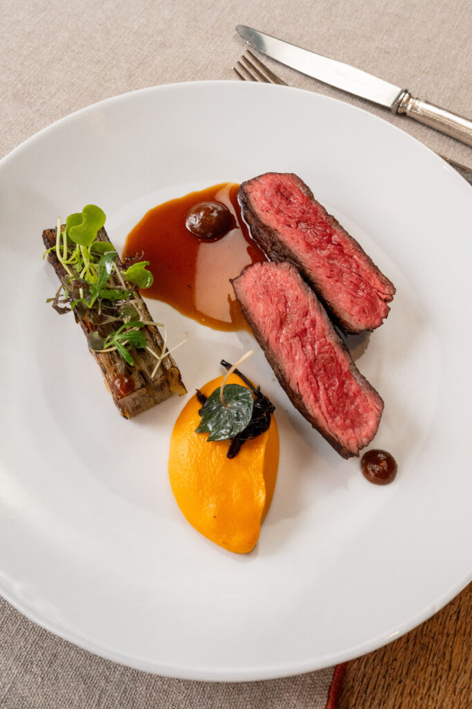 Aux Petits Parisiens, la cave est aussi une cuisine 40 LesPetitsParisiens assiettes 2x3 MarielleGaudry 026647