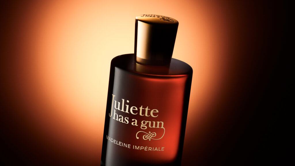 La Bold Collection de Juliette Has a Gun, ou le parfum comme laboratoire narratif 39 MADELEINE IMPERIALE BOTTLE RVB 16 9 LD