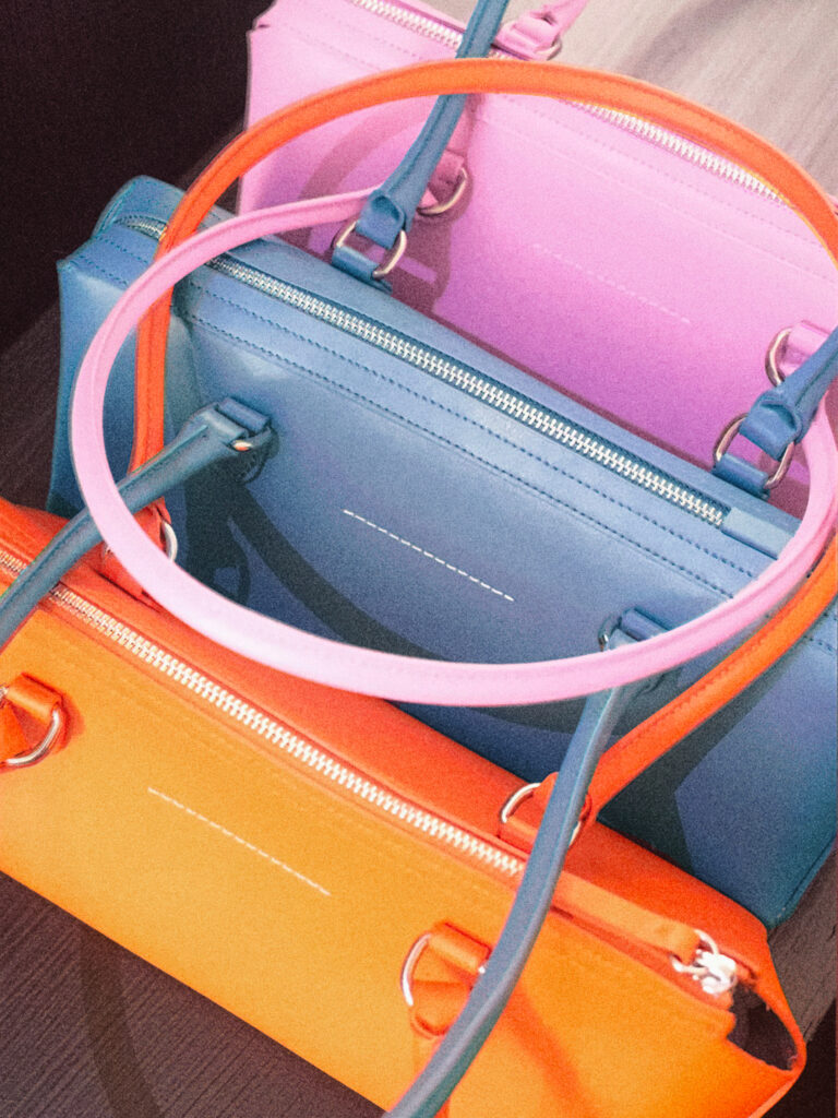 Le Bauletto de MM6 Maison Margiela, ou la géométrie comme seul ornement 30 MM CONTENT BAULETTO 3x4 1