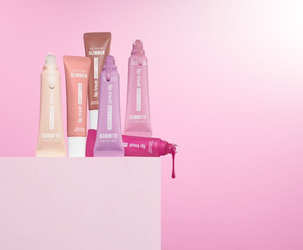 Revlon Glimmer Lip Treat Balm + Mask : le maquillage-soin comme nouvel objet de routine 34 RV 1H26 Glimmer LipTreat Balm Mask StillLife Group 300RGB