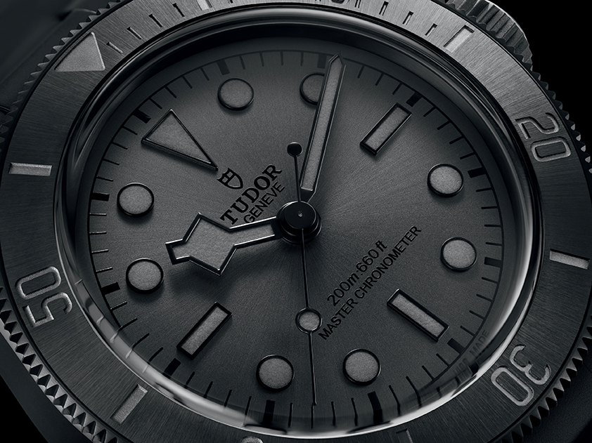 Tudor Black Bay Ceramic: Black as a Test of Precision 38 TUDOR NP26 BLACK BAY CERAMIC LIFESTYLE 3