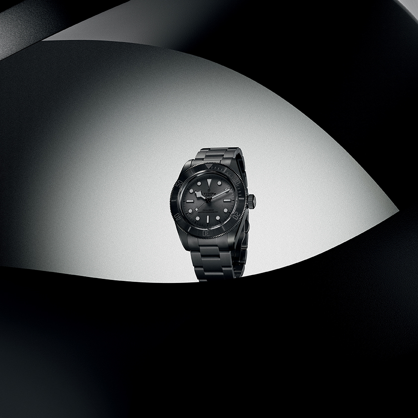 Tudor Black Bay Ceramic: Black as a Test of Precision 42 TUDOR NP26 BLACK BAY CERAMIC LIFESTYLE 7