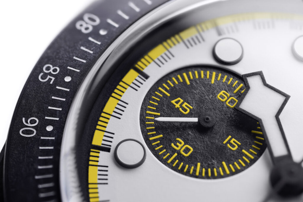 TUDOR Black Bay Chrono « Carbon 26 » : le chronographe quitte la mer pour l’asphalte 37 TUDOR NP26 BlackBayChrono Carbon26 Lifestyle 3