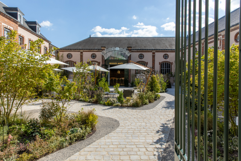 À Épernay, Perrier-Jouët compose Belle Epoque Society comme une adresse culturelle du champagne 25 image