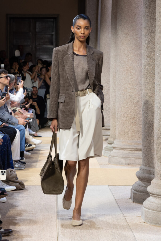 Giorgio Armani SS27 : quand le Marché Méditerranéen devient territoire de style 50 007 007