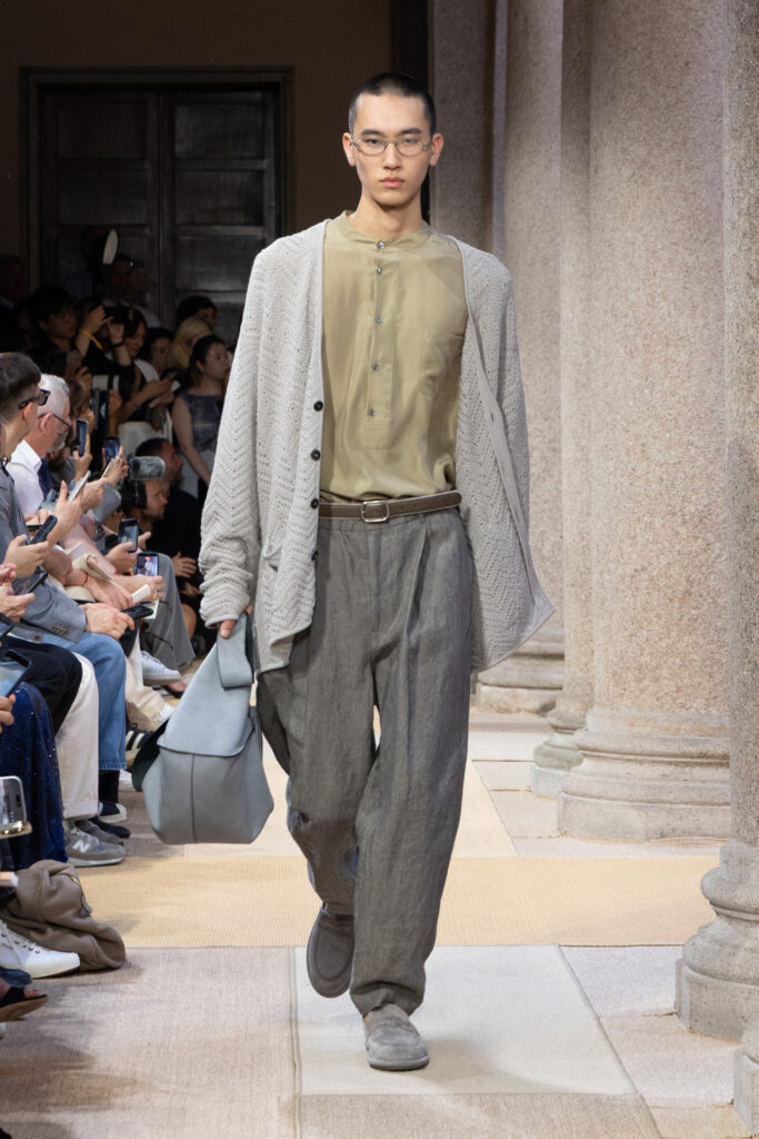 Giorgio Armani SS27 : quand le Marché Méditerranéen devient territoire de style 47 017 017