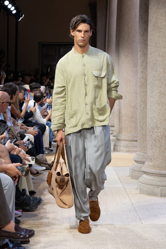 Giorgio Armani SS27 : quand le Marché Méditerranéen devient territoire de style 54 025 025