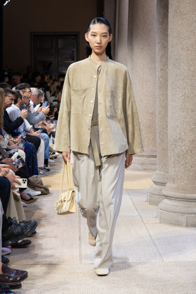 Giorgio Armani SS27 : quand le Marché Méditerranéen devient territoire de style 28 028 028