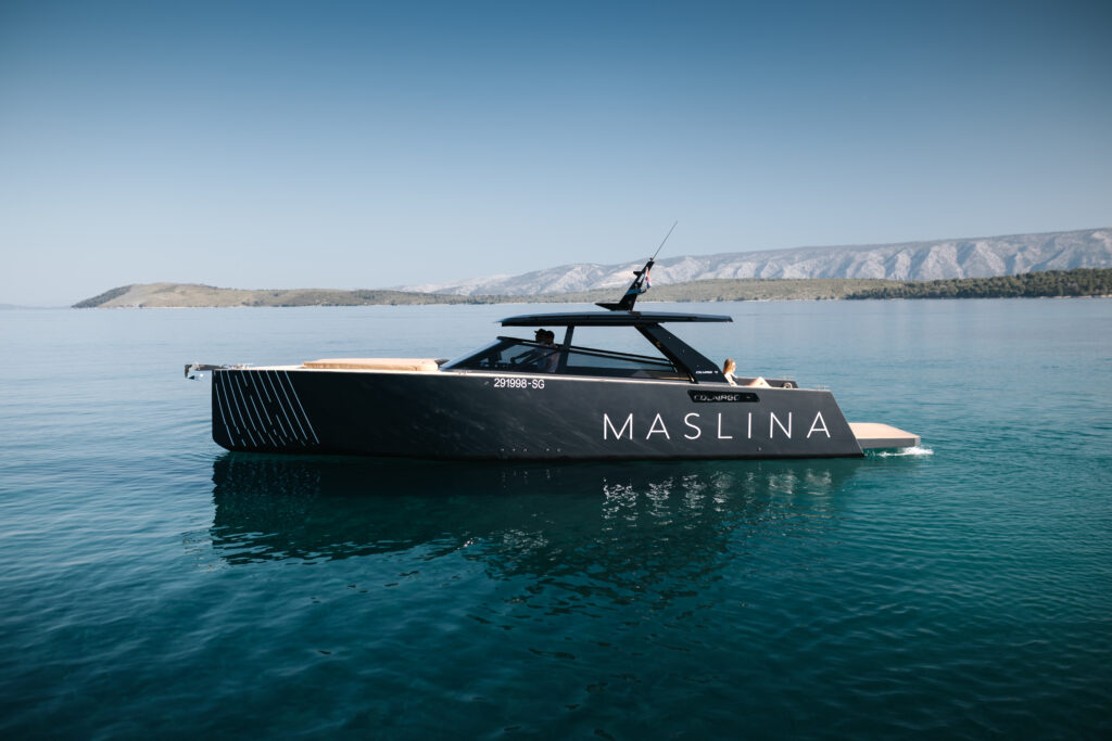 Maslina Resort, Hvar : le luxe qui réunit ce que le monde sépare 25 02 Maslina Resort LIFESTYLE Maslina Boats 2025 Simun Situm