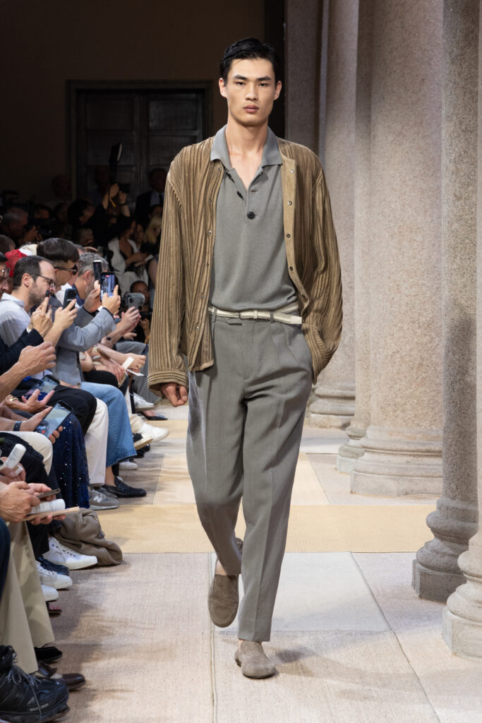 Giorgio Armani SS27 : quand le Marché Méditerranéen devient territoire de style 30 049 049