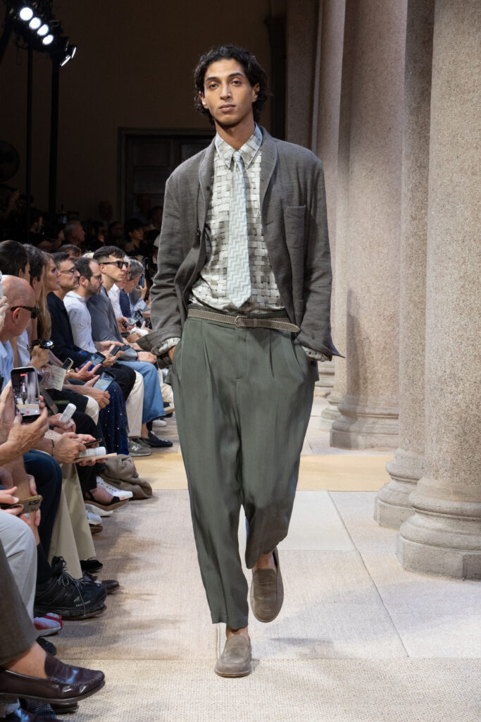 Giorgio Armani SS27 : quand le Marché Méditerranéen devient territoire de style 34 054 054