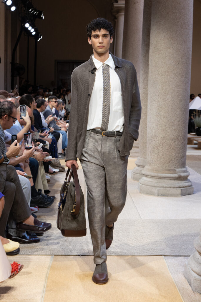 Giorgio Armani SS27 : quand le Marché Méditerranéen devient territoire de style 62 059 059