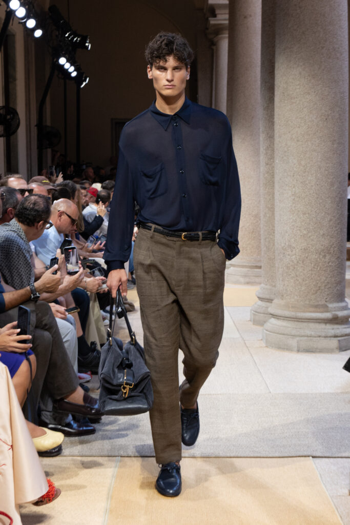 Giorgio Armani SS27 : quand le Marché Méditerranéen devient territoire de style 59 066 066