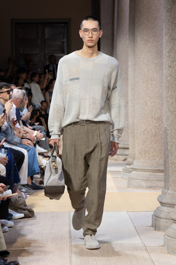 Giorgio Armani SS27 : quand le Marché Méditerranéen devient territoire de style 38 076 076