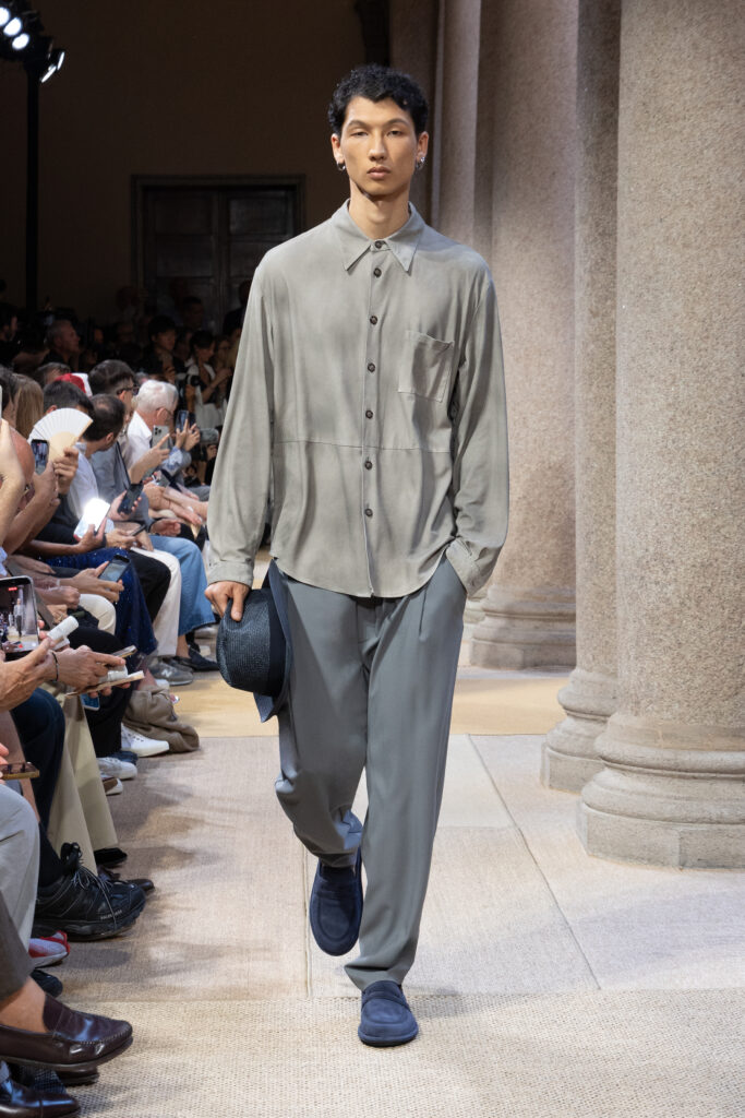 Giorgio Armani SS27 : quand le Marché Méditerranéen devient territoire de style 64 086 086