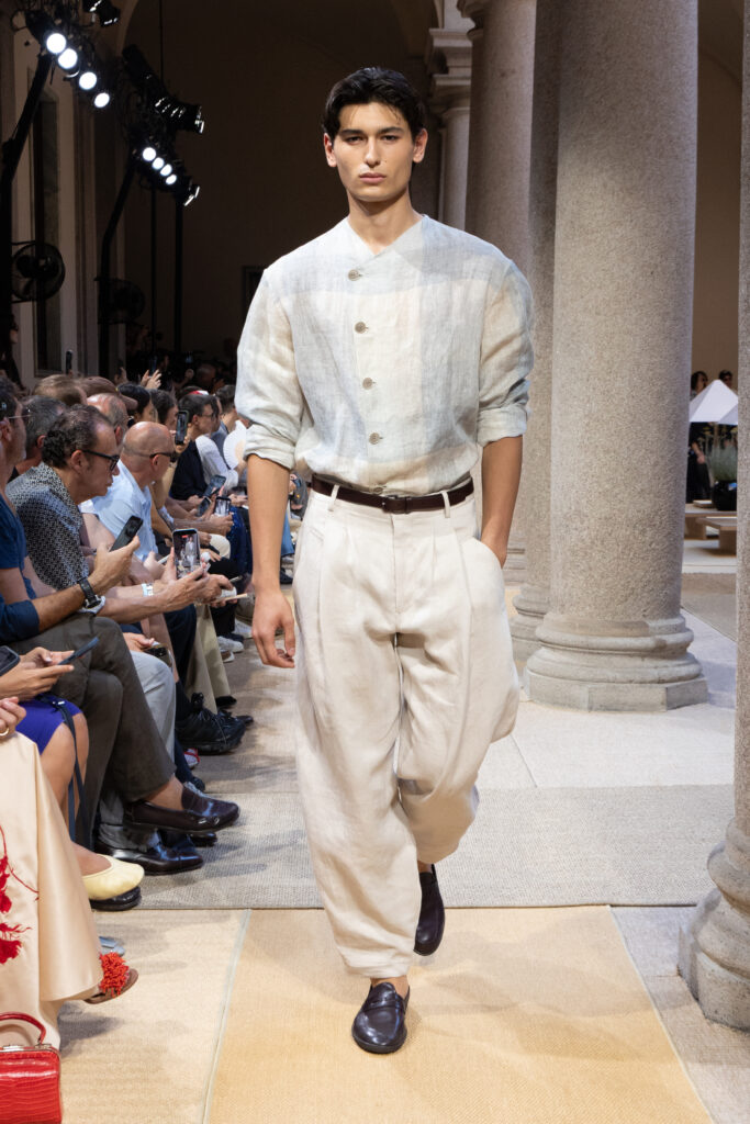 Giorgio Armani SS27 : quand le Marché Méditerranéen devient territoire de style 31 096 096