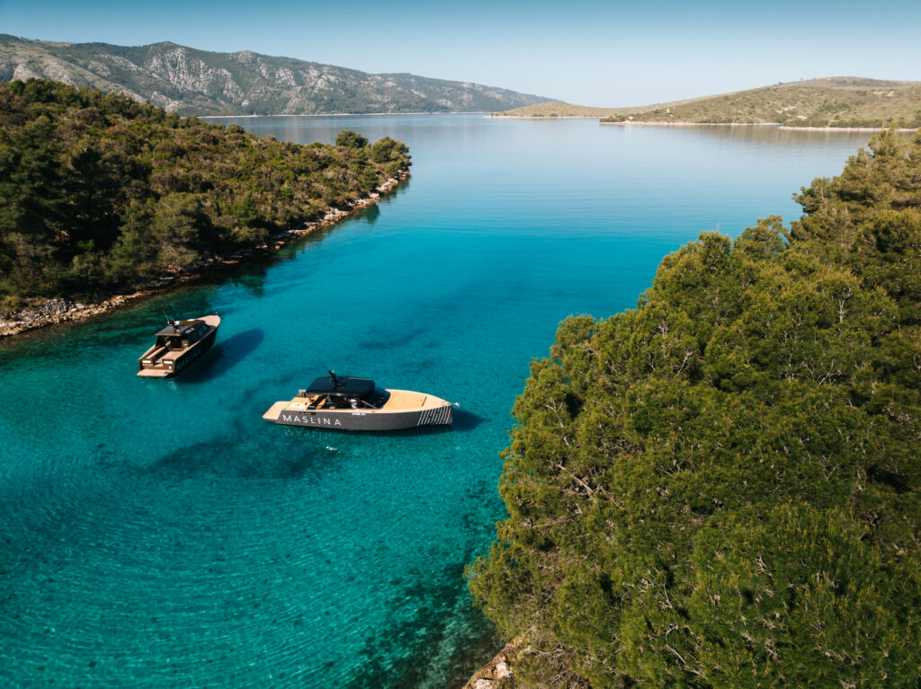 Maslina Resort, Hvar : le luxe qui réunit ce que le monde sépare 29 09 Maslina Resort LIFESTYLE Maslina Boats 2025 Simun Situm