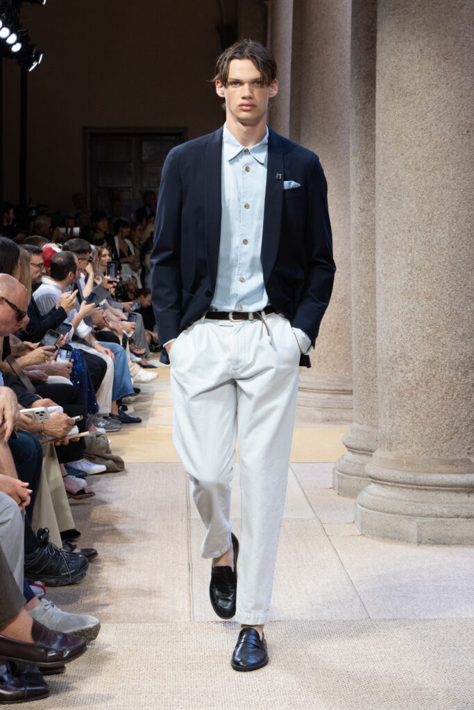Giorgio Armani SS27 : quand le Marché Méditerranéen devient territoire de style 68 116 116
