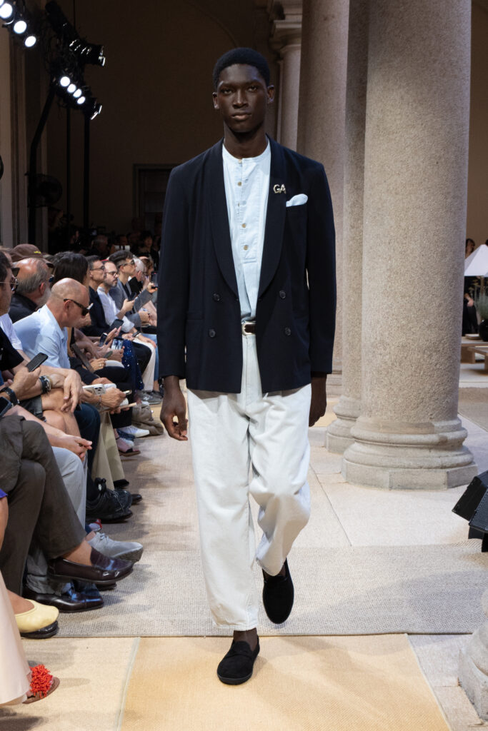 Giorgio Armani SS27 : quand le Marché Méditerranéen devient territoire de style 40 117 117